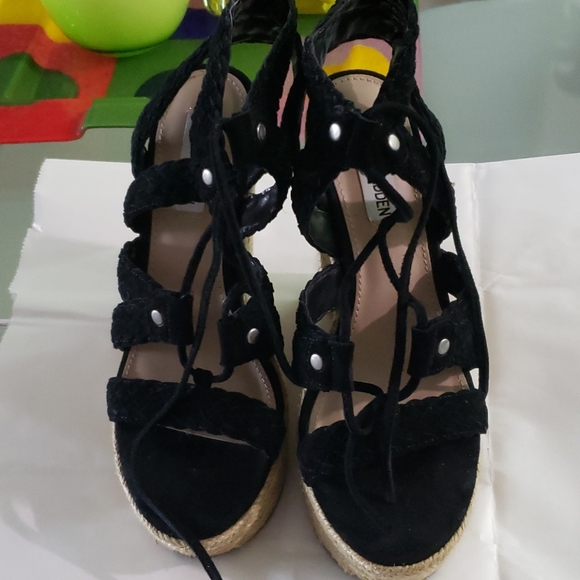 Sandals - Picture 1 of 4